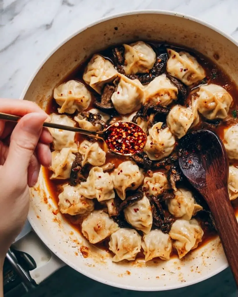 Chicken Wontons in Spicy Chili Sauce Recipe